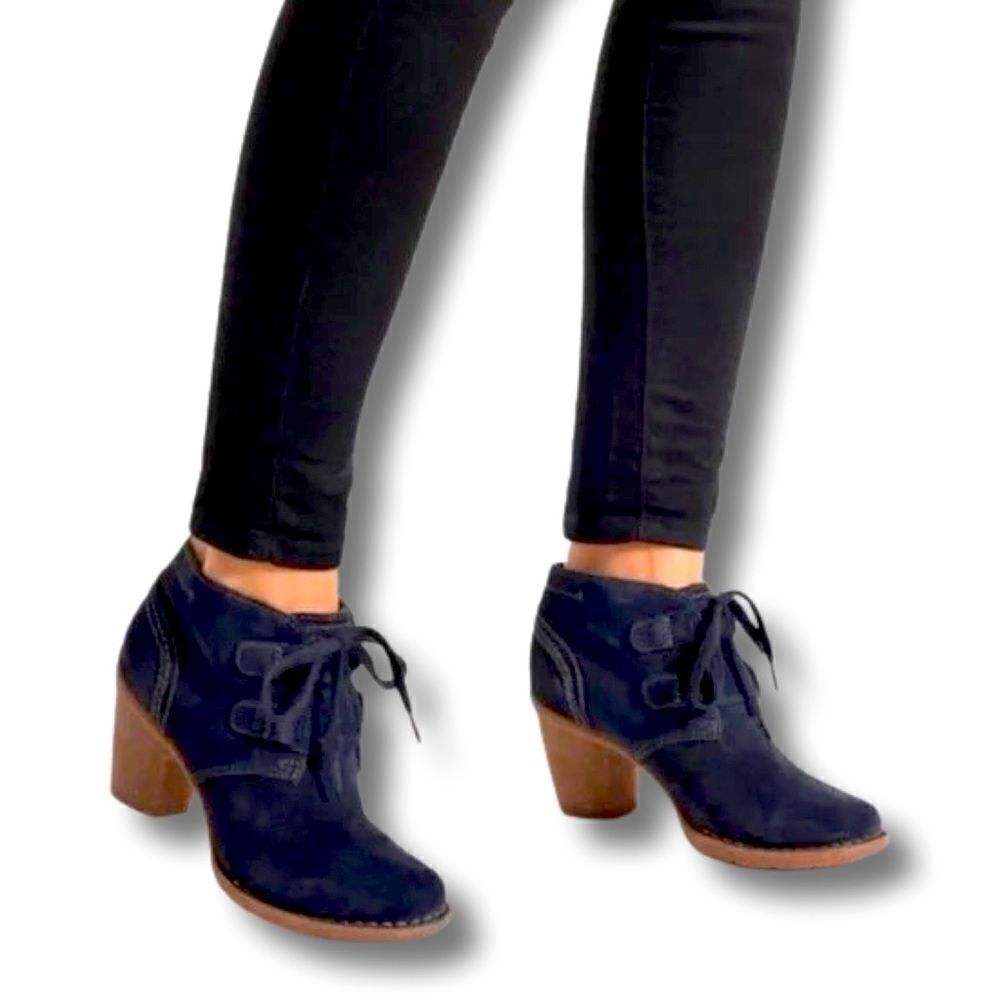 Clarks Carleta Lyon Womens Black Suede Ankle Bootie • 9.5